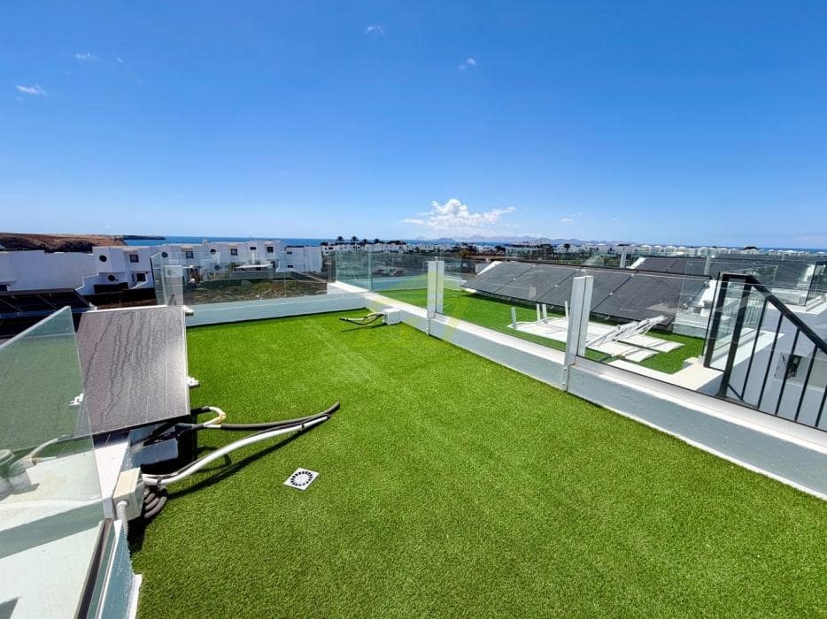 2 bedroom Villa for sale in Playa Blanca with pool - € 440,000 (Ref: 9798587)