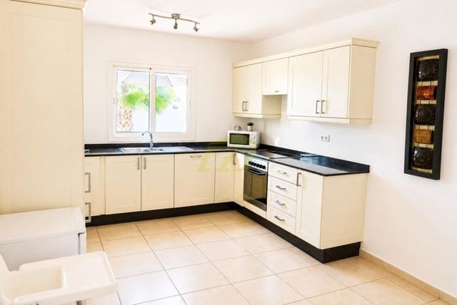 4 camera da letto Villa in vendita in Puerto Calero, Yaiza con piscina - 825.000 € (Rif: 9803873)