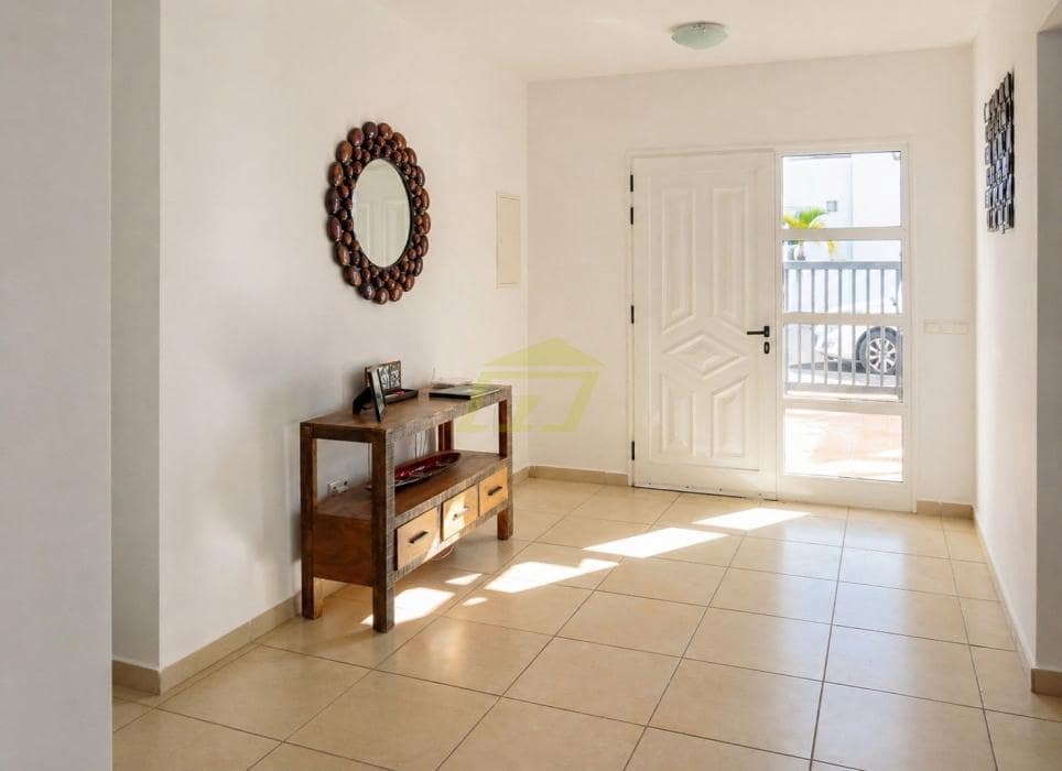 4 bedroom Villa for sale in Puerto Calero with pool - € 825,000 (Ref: 9803873)