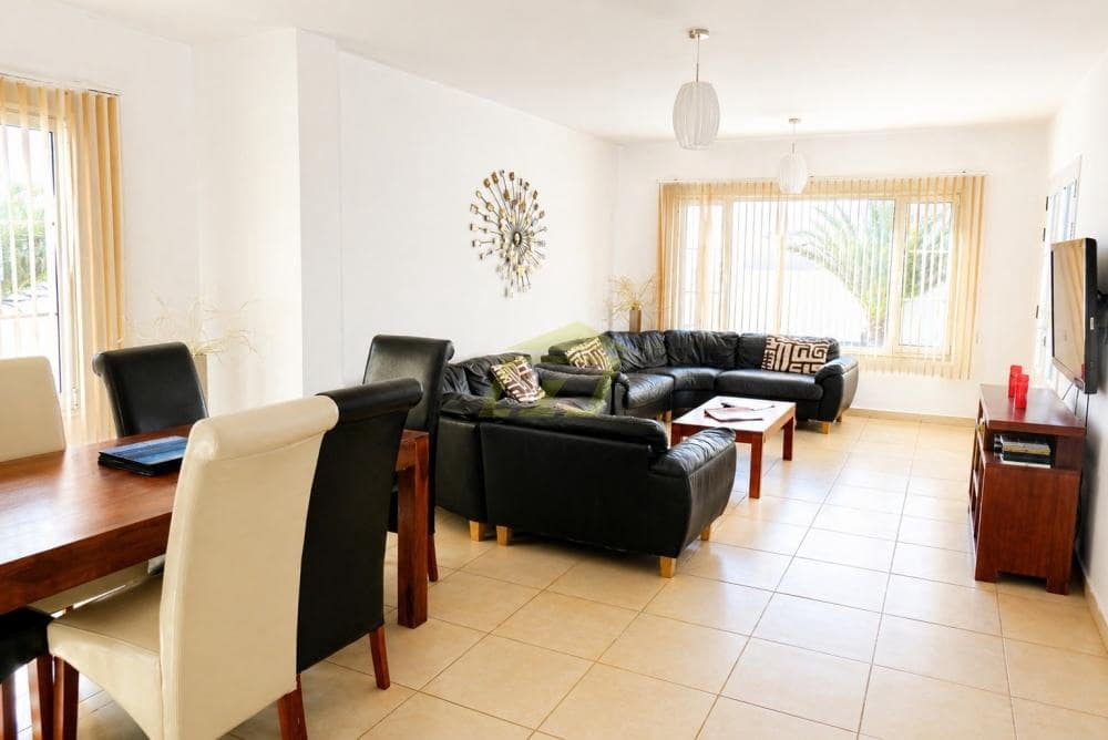 4 bedroom Villa for sale in Puerto Calero with pool - € 825,000 (Ref: 9803873)