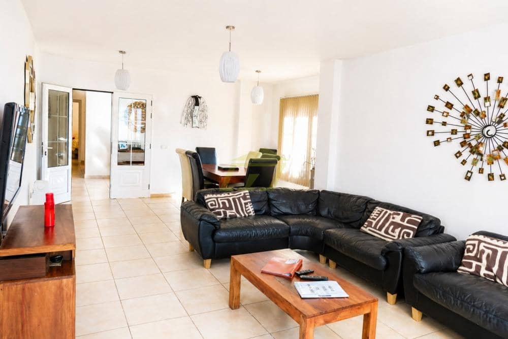 4 bedroom Villa for sale in Puerto Calero with pool - € 825,000 (Ref: 9803873)