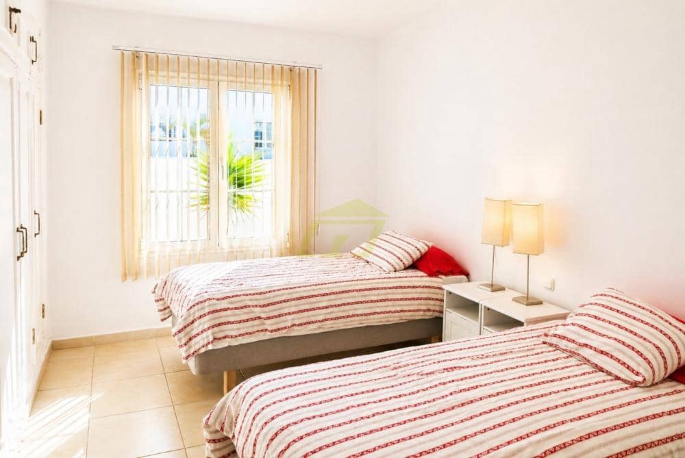 4 bedroom Villa for sale in Puerto Calero with pool - € 825,000 (Ref: 9803873)