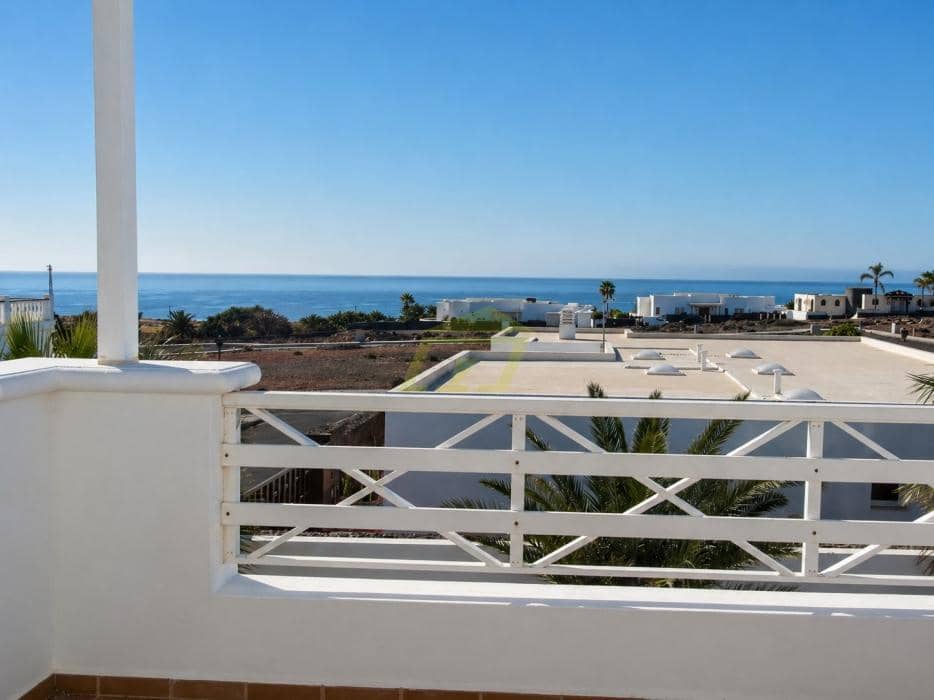 4 bedroom Villa for sale in Puerto Calero with pool - € 825,000 (Ref: 9803873)