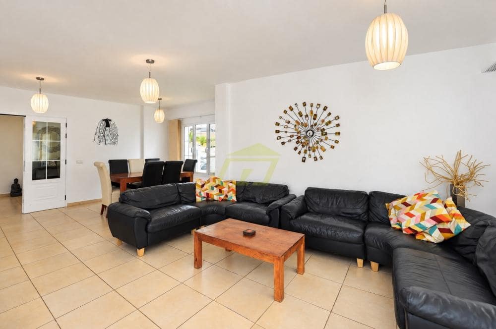 4 sypialnia Willa na sprzedaż w Puerto Calero z basenem - 825 000 € (Ref: 9803873)