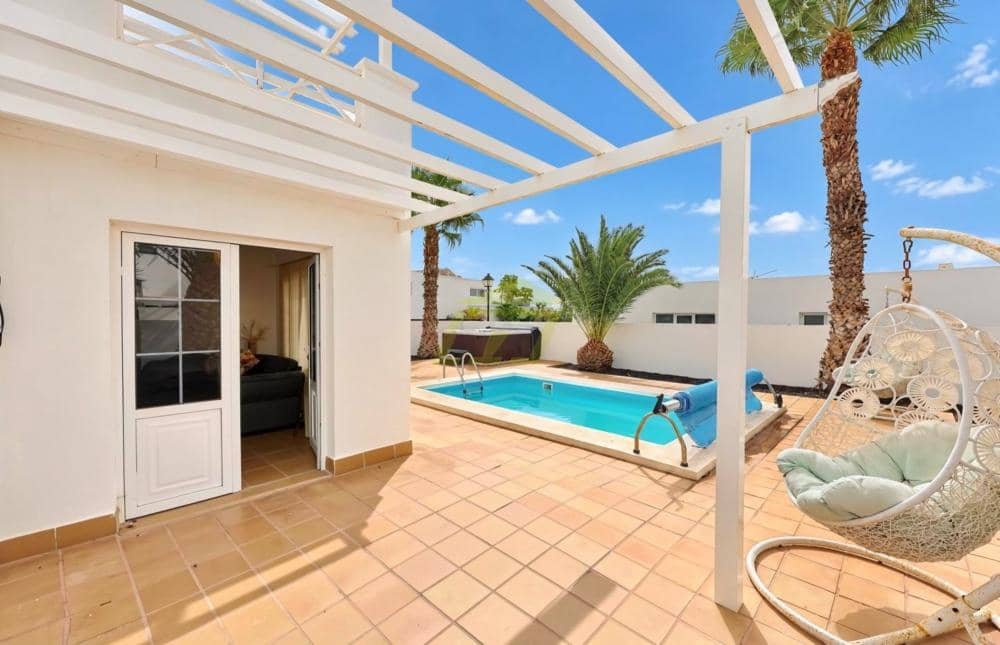 4 sypialnia Willa na sprzedaż w Puerto Calero z basenem - 825 000 € (Ref: 9803873)