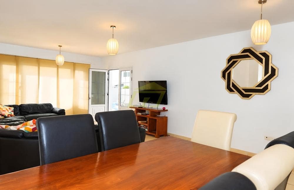 4 sypialnia Willa na sprzedaż w Puerto Calero z basenem - 825 000 € (Ref: 9803873)