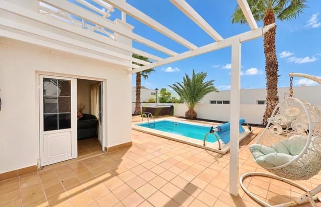 4 bedroom Villa for sale in Puerto Calero, Yaiza with pool - € 825,000 (Ref: 9803873)
