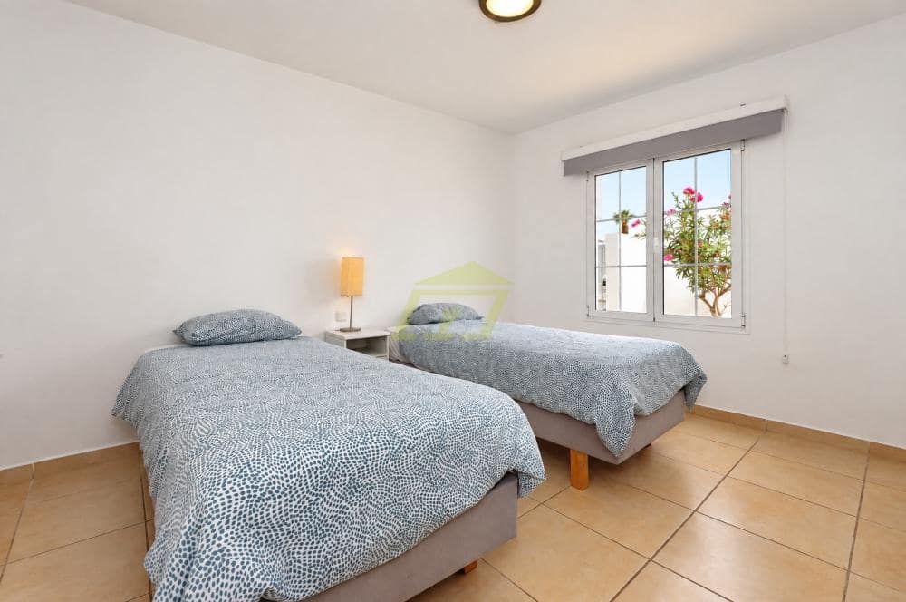 4 sypialnia Willa na sprzedaż w Puerto Calero z basenem - 825 000 € (Ref: 9803873)