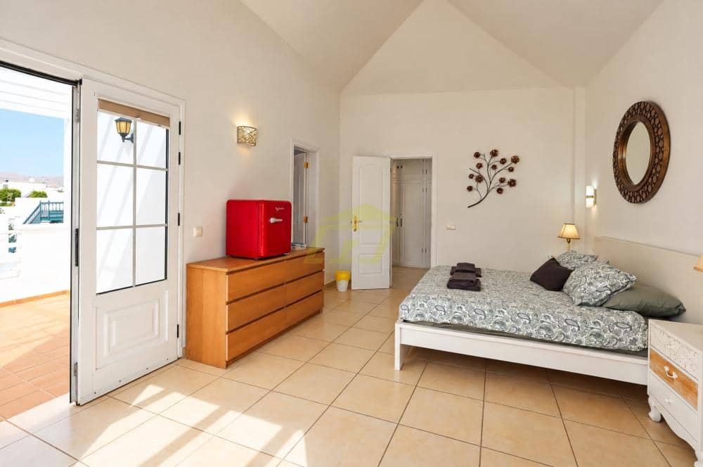 4 sypialnia Willa na sprzedaż w Puerto Calero z basenem - 825 000 € (Ref: 9803873)