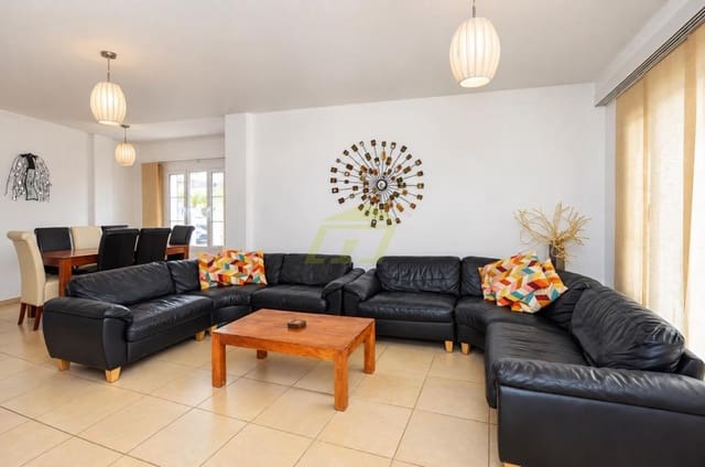 4 bedroom Villa for sale in Puerto Calero, Yaiza with pool - € 825,000 (Ref: 9803873)
