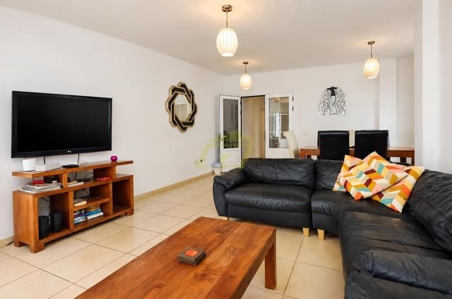 4 bedroom Villa for sale in Puerto Calero, Yaiza with pool - € 825,000 (Ref: 9803873)
