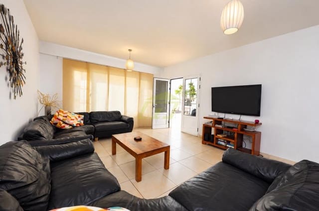4 bedroom Villa for sale in Puerto Calero, Yaiza with pool - € 825,000 (Ref: 9803873)