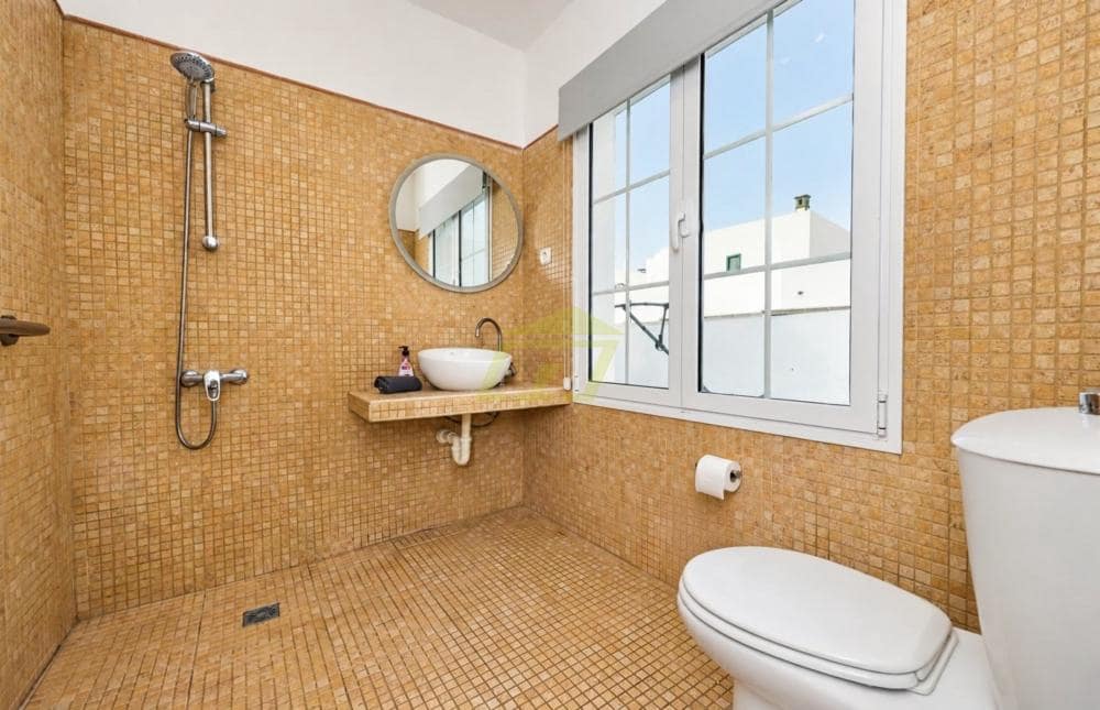 4 sypialnia Willa na sprzedaż w Puerto Calero z basenem - 825 000 € (Ref: 9803873)