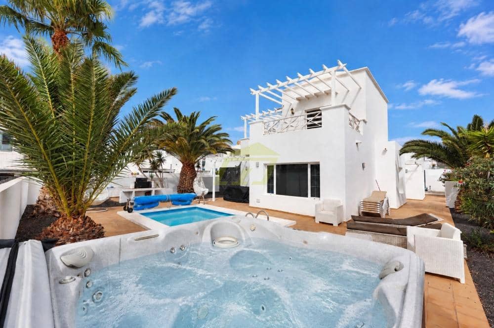 4 sypialnia Willa na sprzedaż w Puerto Calero z basenem - 825 000 € (Ref: 9803873)