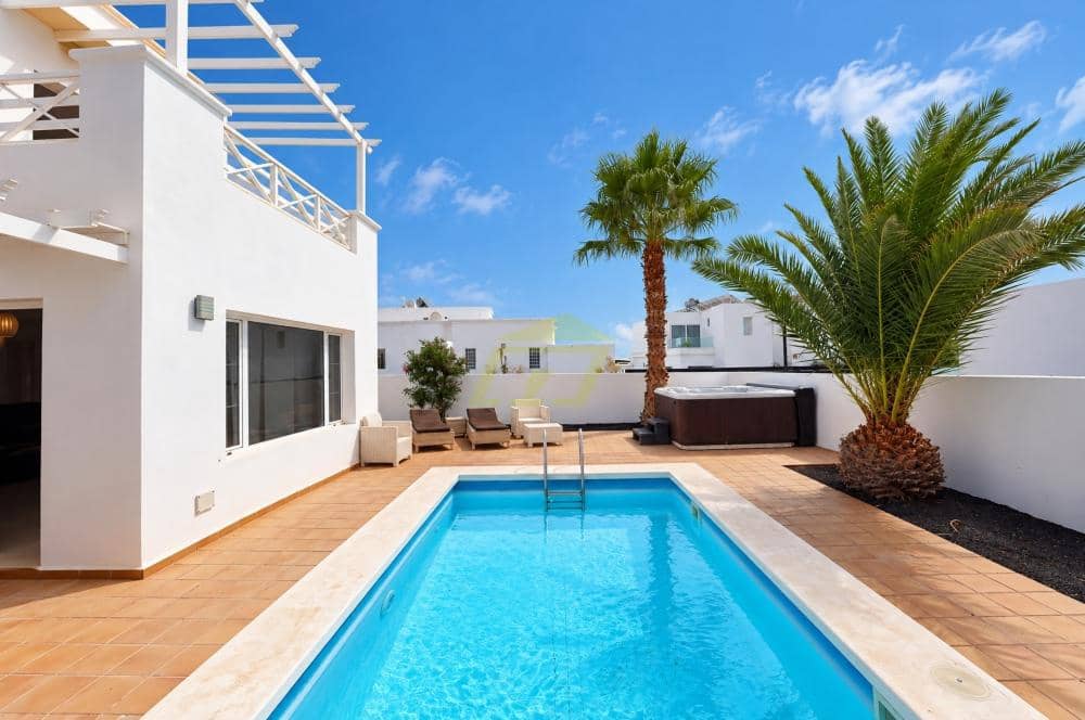4 sypialnia Willa na sprzedaż w Puerto Calero z basenem - 825 000 € (Ref: 9803873)