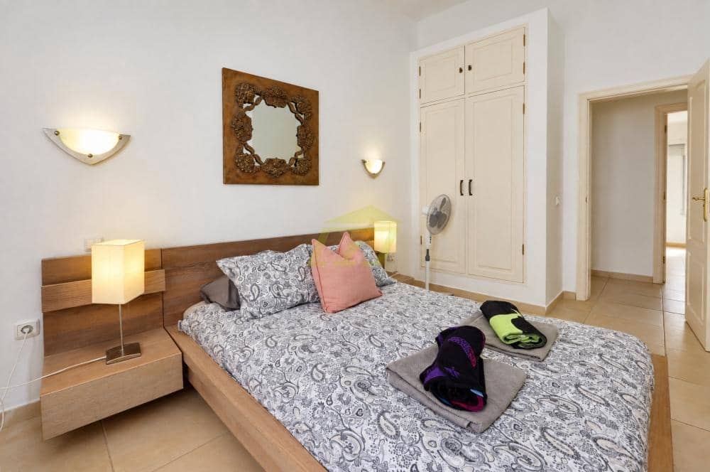 4 sypialnia Willa na sprzedaż w Puerto Calero z basenem - 825 000 € (Ref: 9803873)
