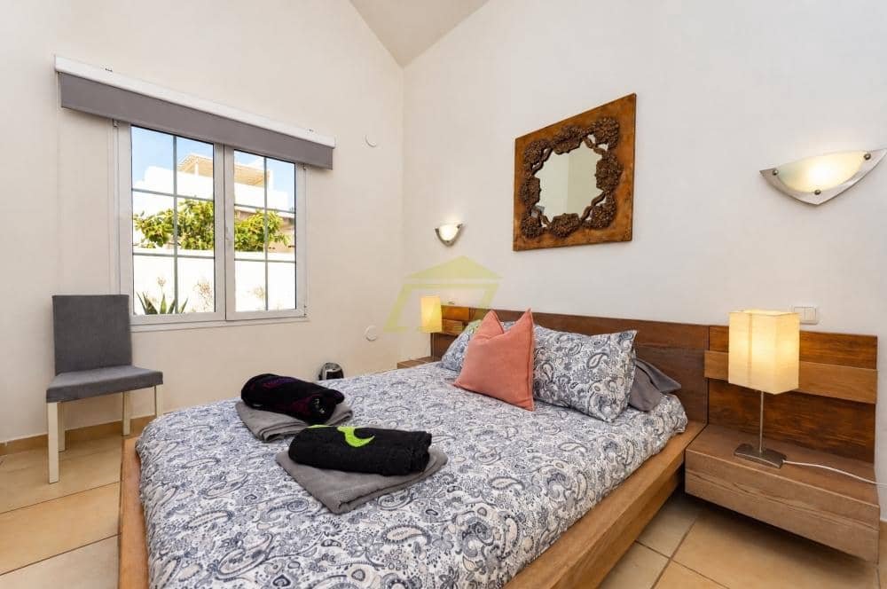 4 sypialnia Willa na sprzedaż w Puerto Calero z basenem - 825 000 € (Ref: 9803873)