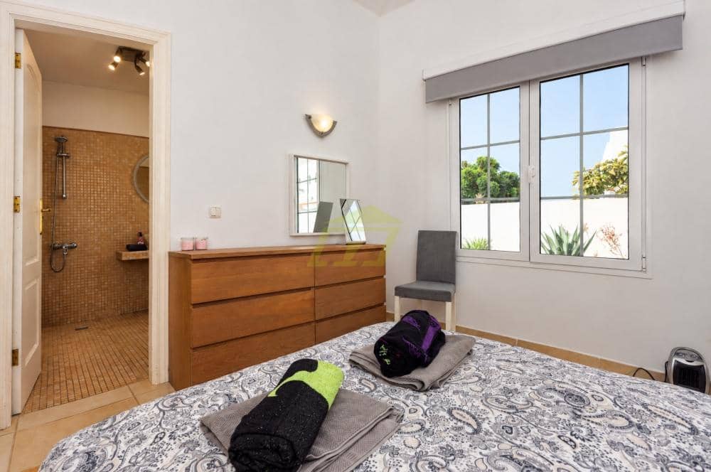 4 sypialnia Willa na sprzedaż w Puerto Calero z basenem - 825 000 € (Ref: 9803873)