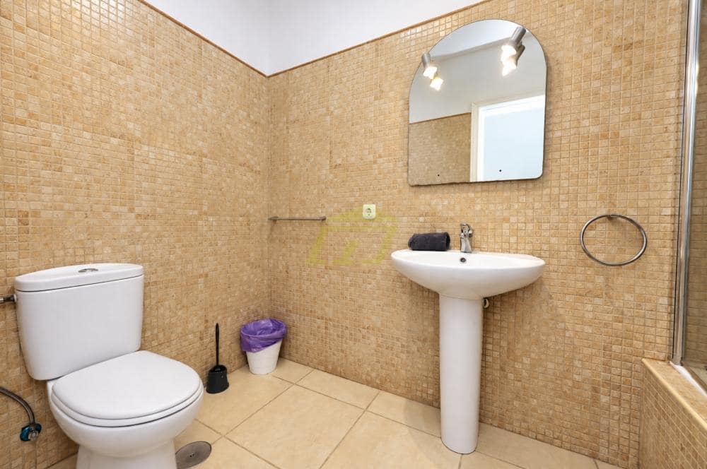 4 sypialnia Willa na sprzedaż w Puerto Calero z basenem - 825 000 € (Ref: 9803873)