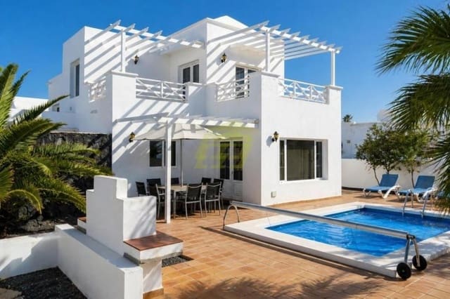 4 bedroom Villa for sale in Puerto Calero, Yaiza with pool - € 825,000 (Ref: 9803873)