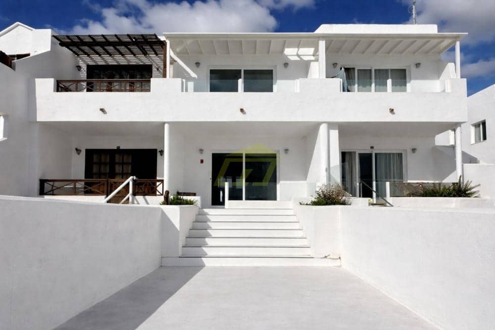 Chalet de 3 habitaciones en Puerto del Carmen en venta con garaje - 399.000 € (Ref: 9807559)
