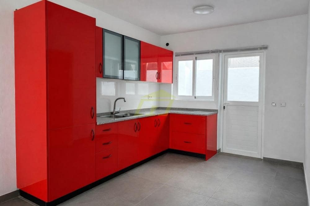 Chalet de 3 habitaciones en Puerto del Carmen en venta con garaje - 399.000 € (Ref: 9807559)