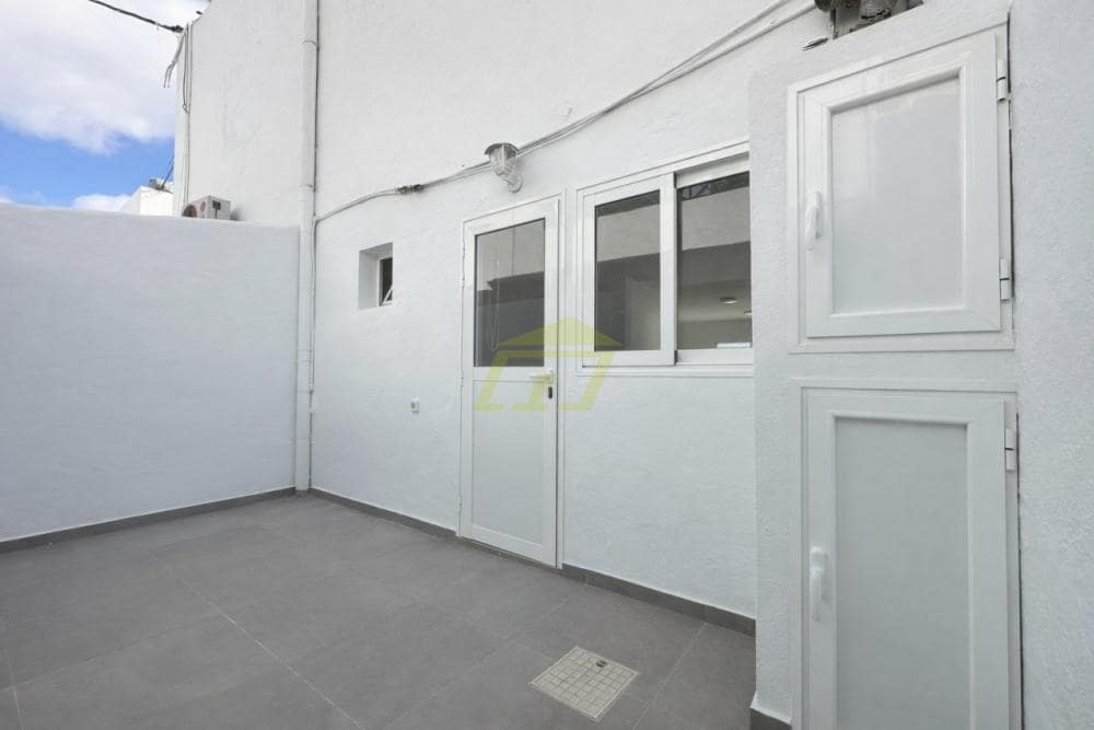 Chalet de 3 habitaciones en Puerto del Carmen en venta con garaje - 399.000 € (Ref: 9807559)