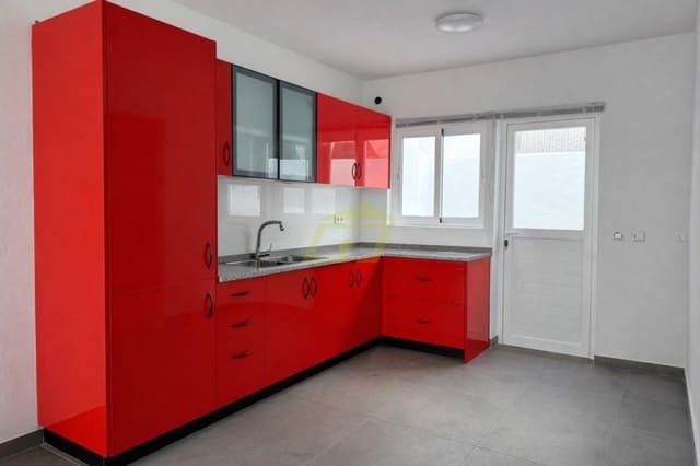 Chalet de 3 habitaciones en Puerto del Carmen, Tías en venta con garaje - 399.000 € (Ref: 9807559)