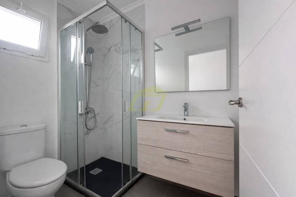 3 sovrum Villa till salu i Puerto del Carmen med garage - 399 000 € (Ref: 9807559)
