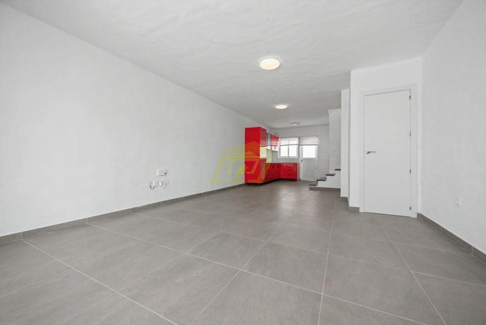 3 sovrum Villa till salu i Puerto del Carmen med garage - 399 000 € (Ref: 9807559)