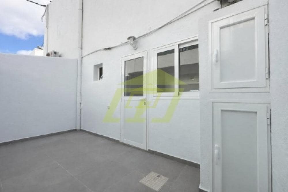 3 sovrum Villa till salu i Puerto del Carmen med garage - 399 000 € (Ref: 9807559)