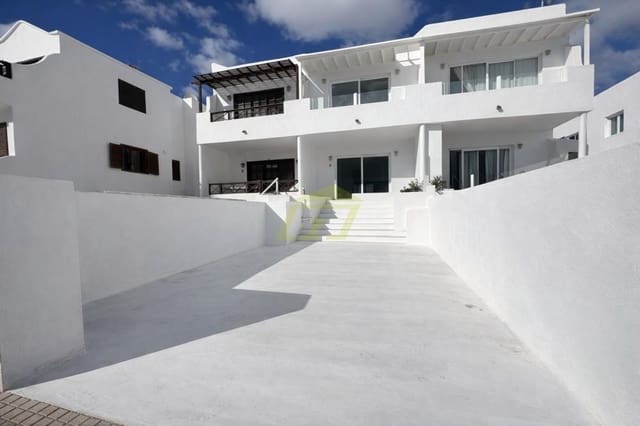 3 soveværelse Villa til salg i Puerto del Carmen, Tías med garage - € 399.000 (Ref: 9807559)
