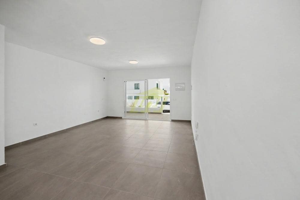 3 sovrum Villa till salu i Puerto del Carmen med garage - 399 000 € (Ref: 9807559)