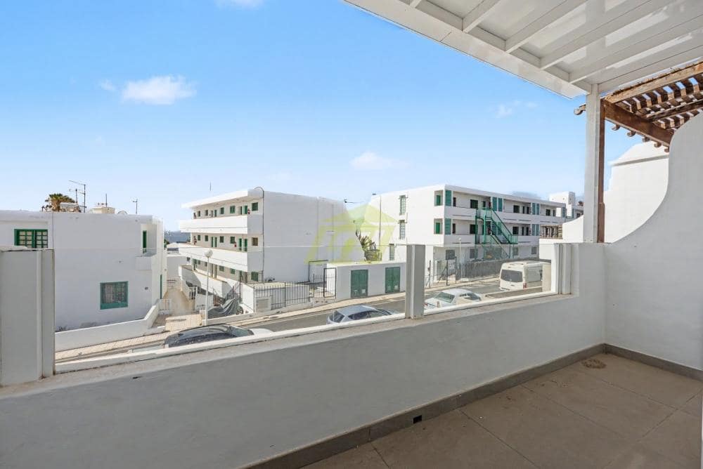 3 sovrum Villa till salu i Puerto del Carmen med garage - 399 000 € (Ref: 9807559)