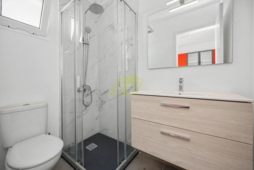 3 sovrum Villa till salu i Puerto del Carmen med garage - 399 000 € (Ref: 9807559)