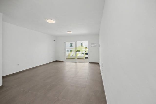 3 soveværelse Villa til salg i Puerto del Carmen, Tías med garage - € 399.000 (Ref: 9807559)