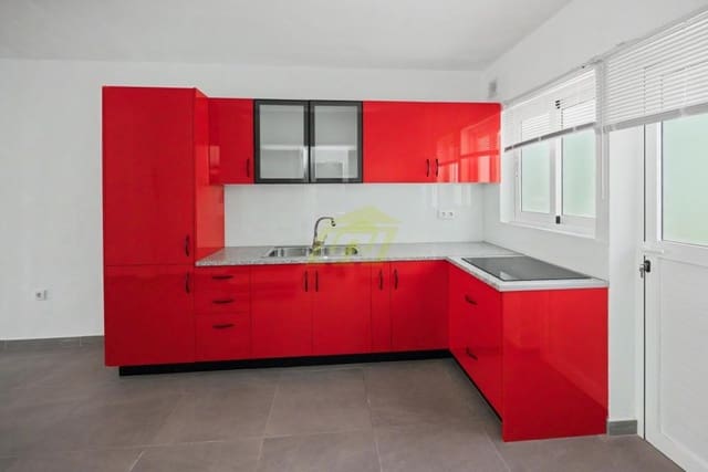 3 soveværelse Villa til salg i Puerto del Carmen, Tías med garage - € 399.000 (Ref: 9807559)