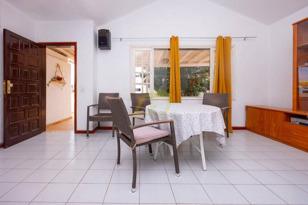2 bedroom Bungalow for sale in Puerto del Carmen - € 349,000 (Ref: 9811129)
