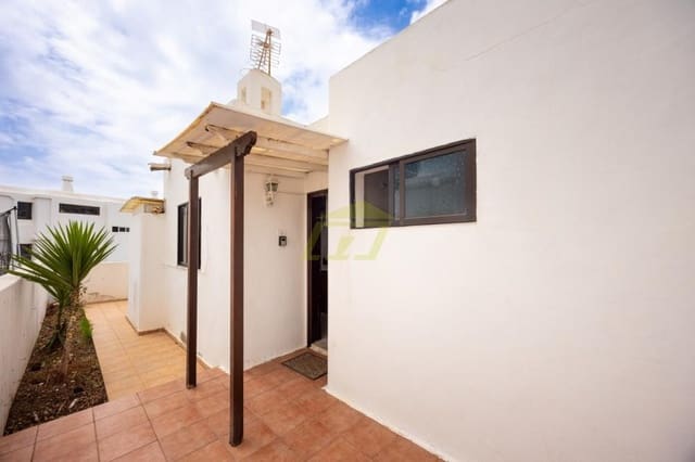 2 bedroom Bungalow for sale in Puerto del Carmen, Tías - € 349,000 (Ref: 9811129)