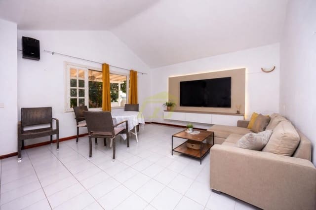 2 bedroom Bungalow for sale in Puerto del Carmen, Tías - € 349,000 (Ref: 9811129)