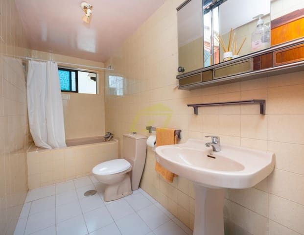 2 bedroom Bungalow for sale in Puerto del Carmen, Tías - € 349,000 (Ref: 9811129)