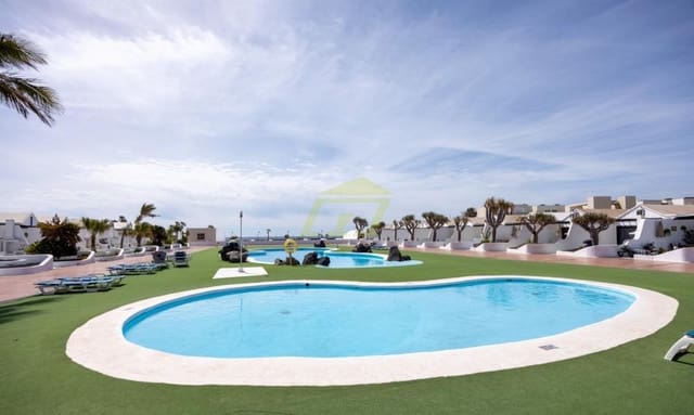 Studio til salg i Costa Teguise, Teguise med swimmingpool - € 167.000 (Ref: 9812951)