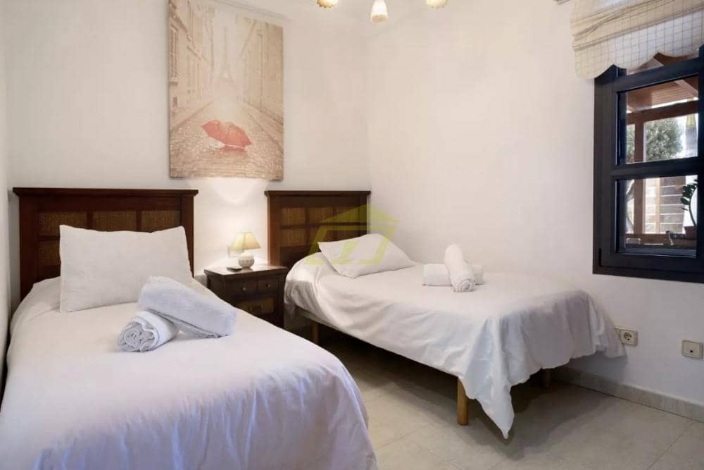 3 quarto Moradia para venda em Playa Blanca com piscina - 650 000 € (Ref: 9815440)