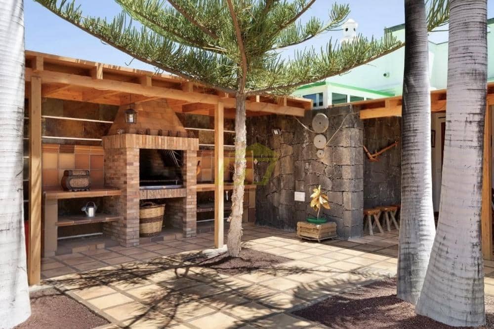 3 quarto Moradia para venda em Playa Blanca com piscina - 650 000 € (Ref: 9815440)