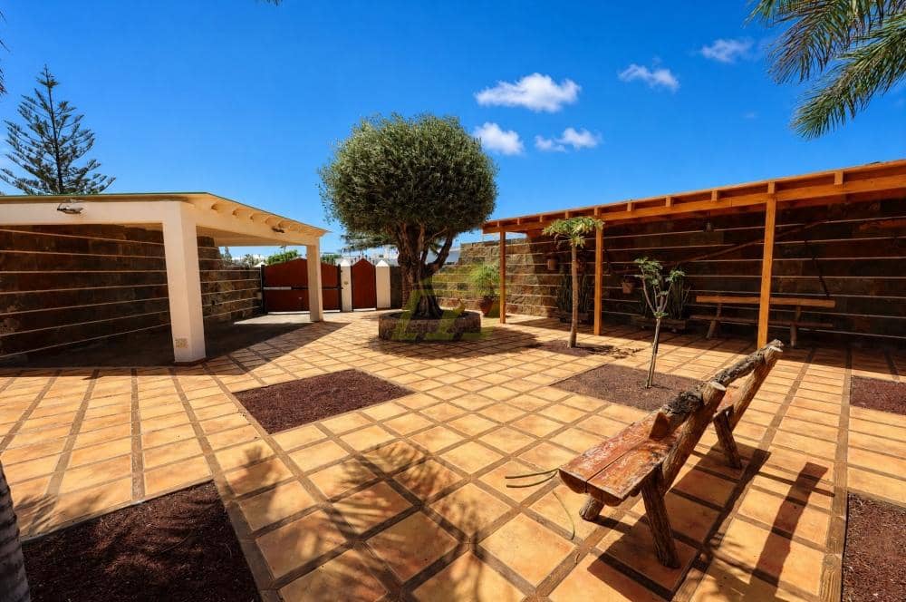 3 soverom Villa til salgs i Playa Blanca med svømmebasseng - € 700 000 (Ref: 9815440)