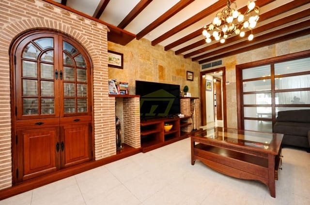 3 bedroom Villa for sale in Playa Blanca, Yaiza with pool - € 700,000 (Ref: 9815440)