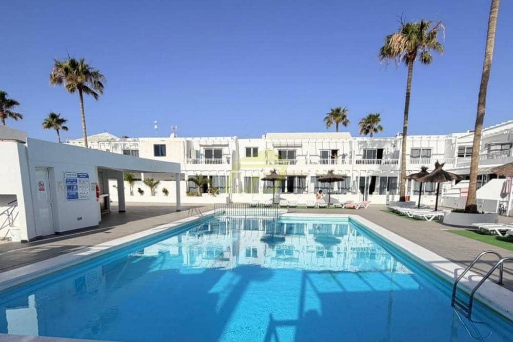 Apartamento de 2 habitaciones en Puerto del Carmen en venta con piscina - 309.000 € (Ref: 9815442)