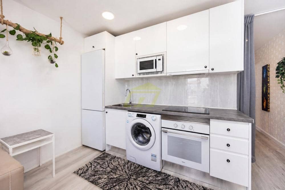 Apartamento de 2 habitaciones en Puerto del Carmen en venta con piscina - 309.000 € (Ref: 9815442)