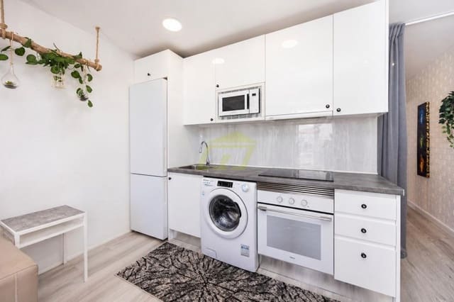 Apartamento de 2 habitaciones en Puerto del Carmen, Tías en venta con piscina - 309.000 € (Ref: 9815442)