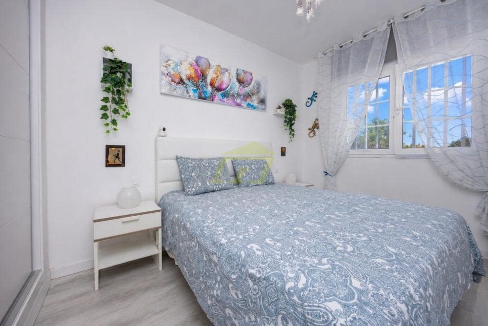 Apartamento de 2 habitaciones en Puerto del Carmen en venta con piscina - 309.000 € (Ref: 9815442)